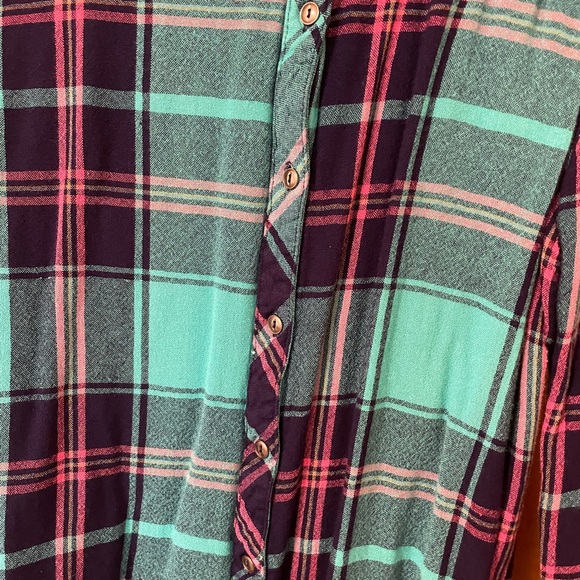 Women’s Flannel Shirt - Picture 4 of 4